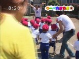 後ろから園児が!