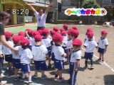 右端の園児がじっと見てます