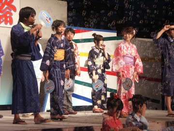 最後はシャボン玉の舞う中「クーパカ音頭」